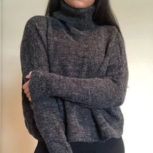 Forever 21 Contemporary Gray Turtleneck Sweater 🌫